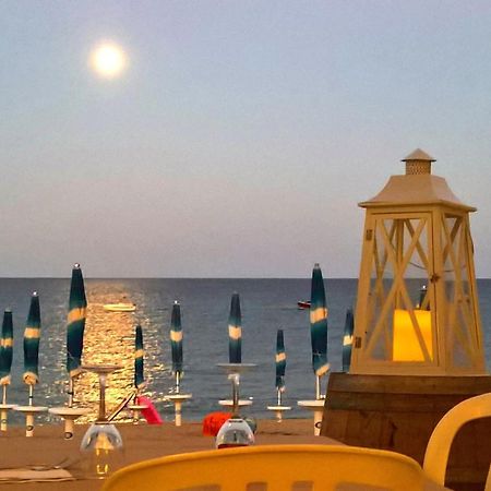 Hotel Il Gabbiano Stalettì Esterno foto