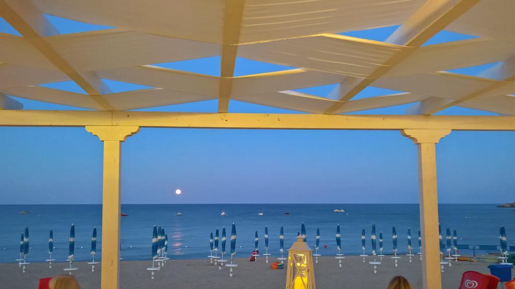 Hotel Il Gabbiano Stalettì Esterno foto