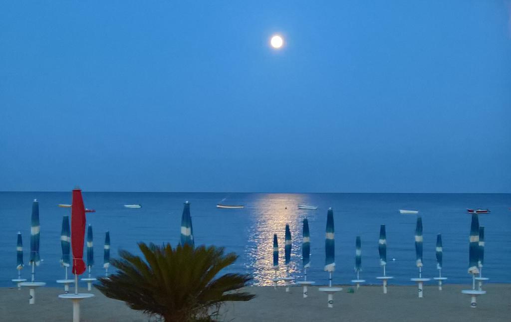 Hotel Il Gabbiano Stalettì Esterno foto