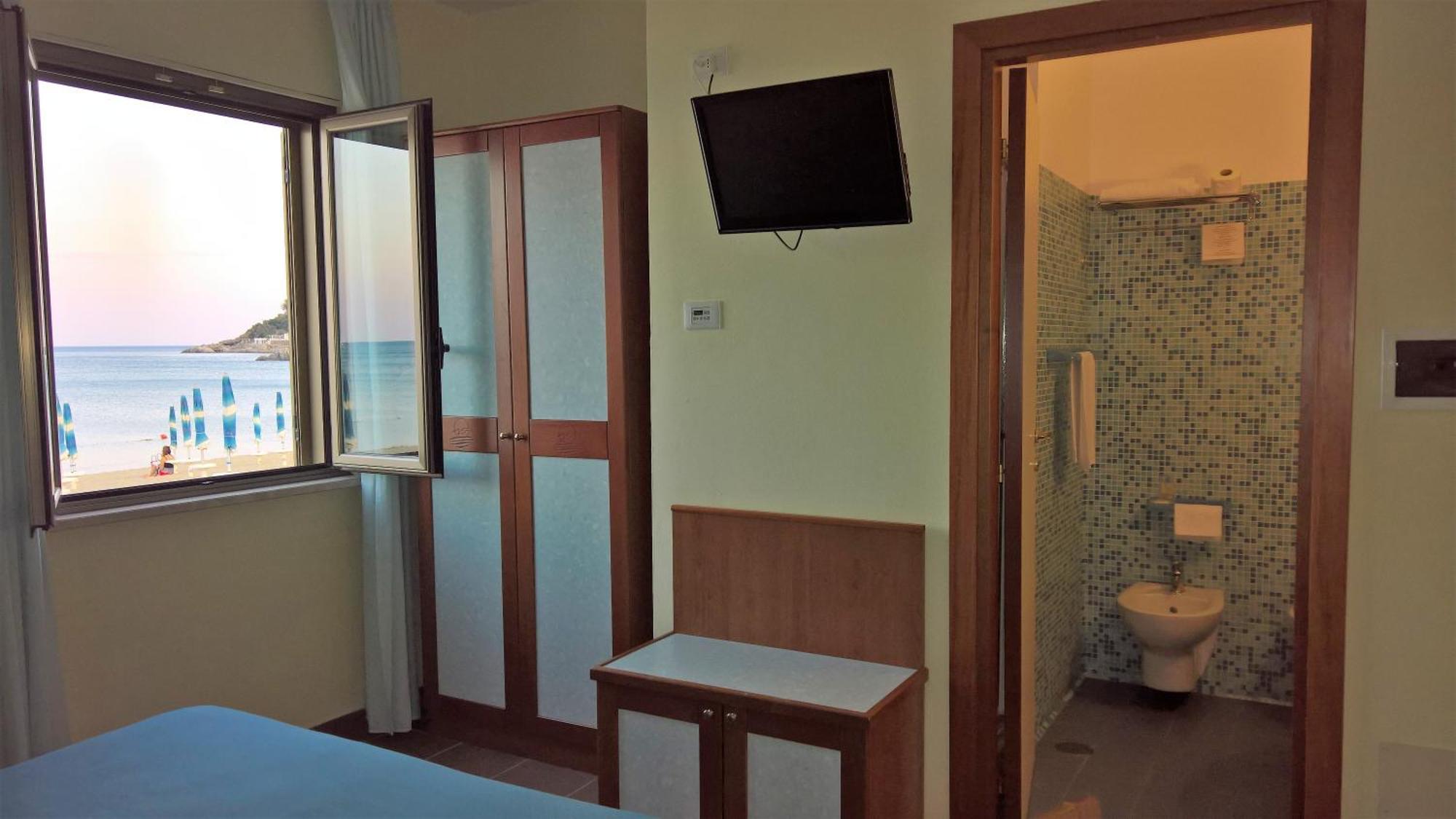 Hotel Il Gabbiano Stalettì Esterno foto