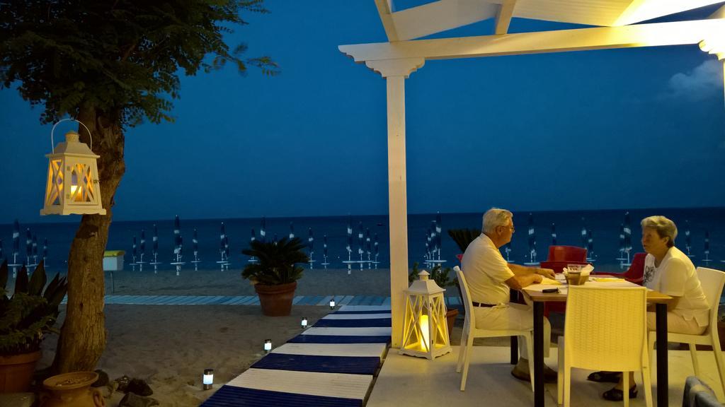 Hotel Il Gabbiano Stalettì Esterno foto