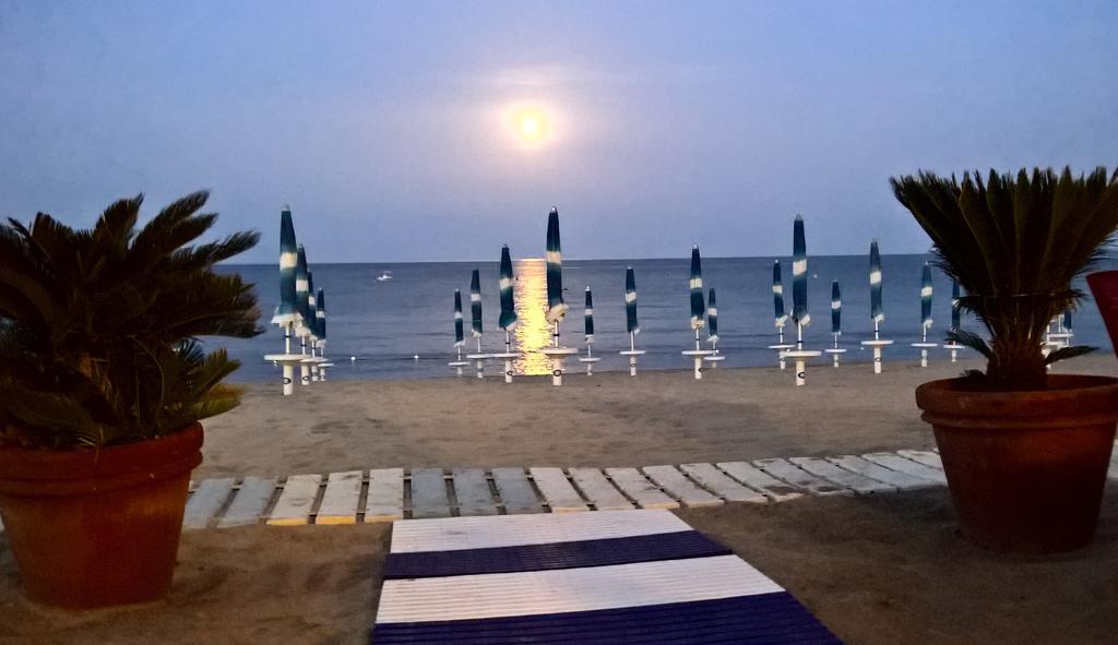 Hotel Il Gabbiano Stalettì Esterno foto