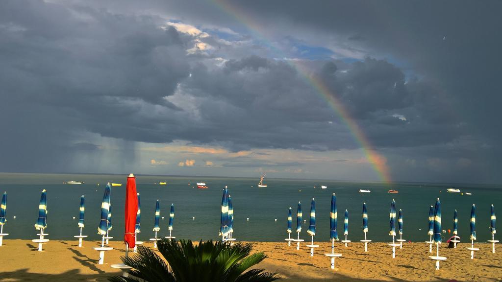 Hotel Il Gabbiano Stalettì Esterno foto