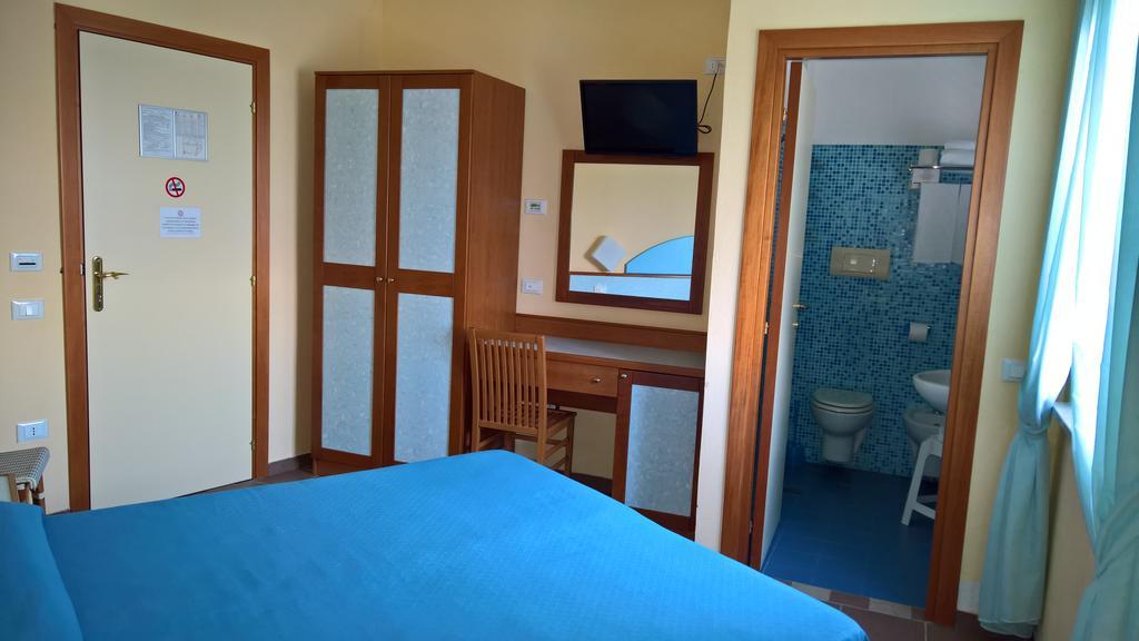 Hotel Il Gabbiano Stalettì Esterno foto