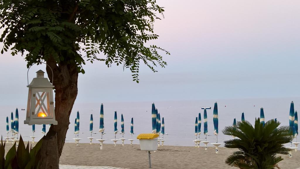 Hotel Il Gabbiano Stalettì Esterno foto
