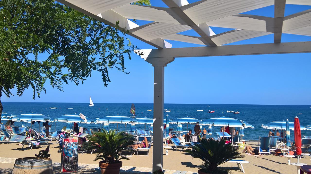 Hotel Il Gabbiano Stalettì Esterno foto
