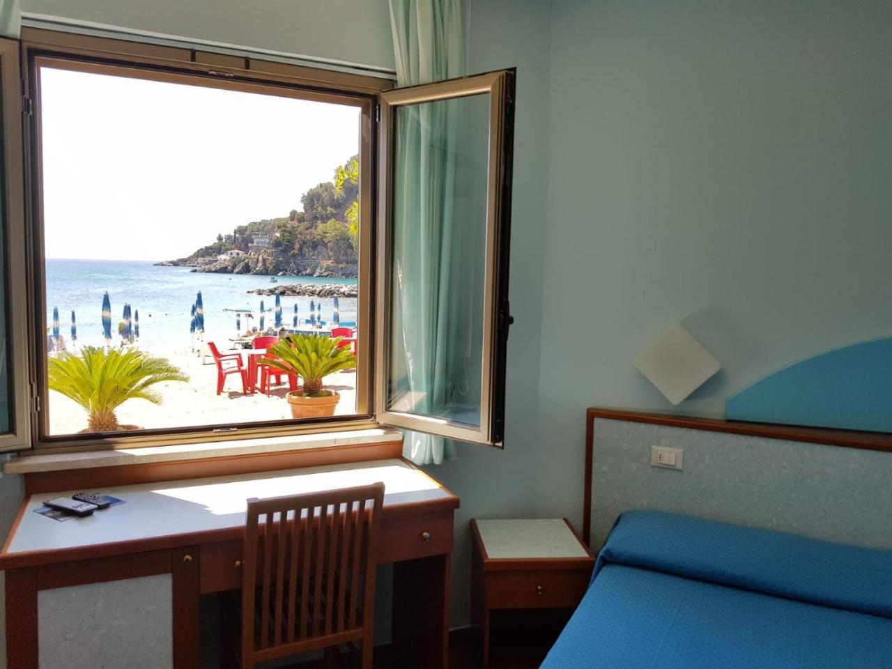 Hotel Il Gabbiano Stalettì Esterno foto